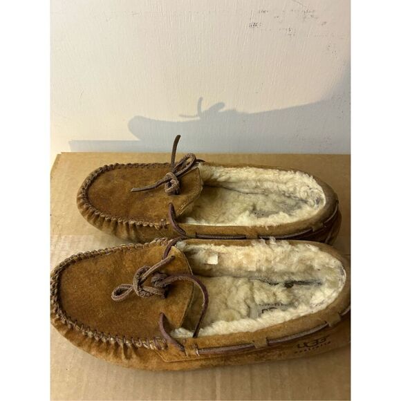 Ugg Slippers size womens 8?brown matted fur - Picture 1 of 7